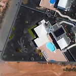 Dom wakacyjny Babel - First Line Seafront House *