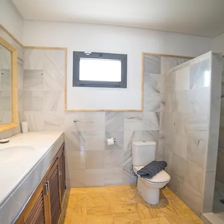 بيت للعطل Babel - First Line Seafront House *