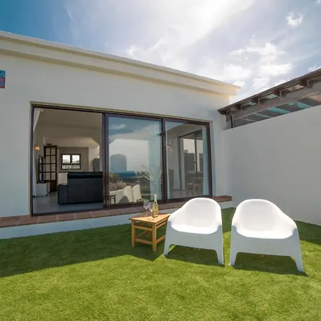 Babel - First Line Seafront House Playa Blanca