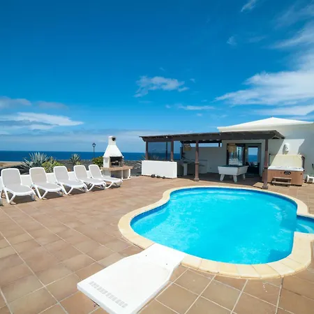 Babel - First Line Seafront House Nyaraló *