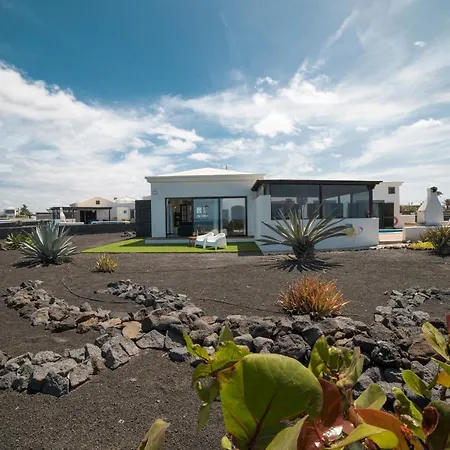 Сasa de vacaciones Babel - First Line Seafront House *